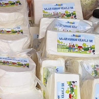 mladi kuhani